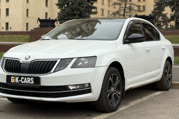 Прокат авто skoda octavia эконом класса 2017 года в городе Москва Нагорная от 3192 руб./сутки, передний привод, двигатель: бензин, объем 1.6 литров, ОСАГО (Впишу в полис), без водителя, недорого - RentRide