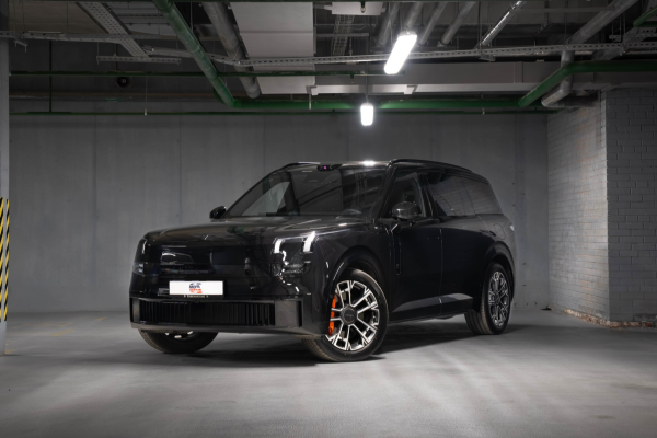 Прокат авто lynkco lynkco бизнес класса 2025 года в городе Санкт-Петербург Беговая от 21600 руб./сутки, полный привод, двигатель: бензин, объем 2 литра, ОСАГО (Мультидрайв), без водителя, недорого - RentRide