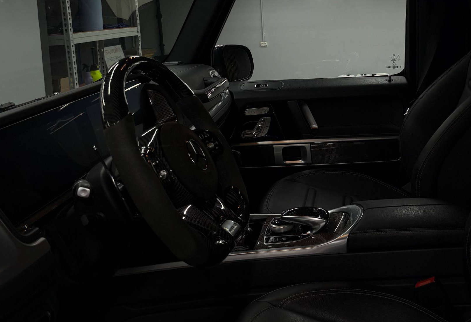 Аренда mercedes-benz g-klass премиум класса 2021 года в городе Москва Киевская от 28000 руб./сутки, полный привод, двигатель: дизель, объем 3 литра, каско (Мультидрайв), ОСАГО (Мультидрайв), без водителя, недорого, вид 4 - RentRide
