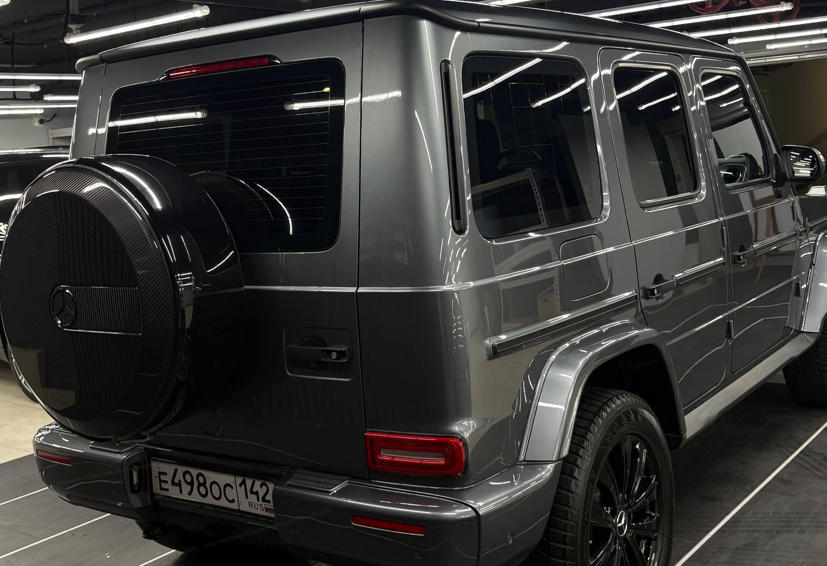 Аренда mercedes-benz g-klass премиум класса 2021 года в городе Москва Киевская от 28000 руб./сутки, полный привод, двигатель: дизель, объем 3 литра, каско (Мультидрайв), ОСАГО (Мультидрайв), без водителя, недорого, вид 2 - RentRide