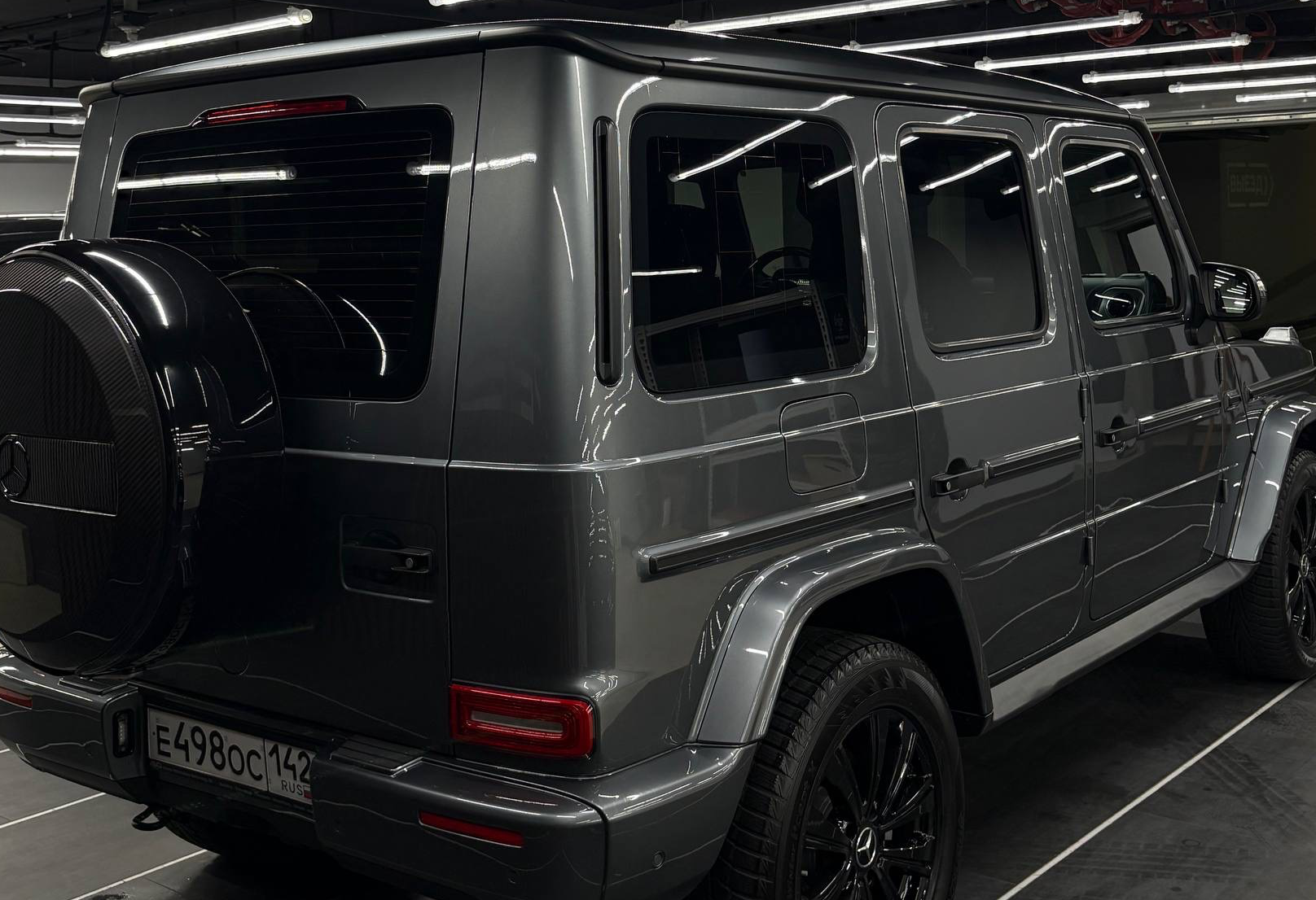 Аренда mercedes-benz g-klass премиум класса 2021 года в городе Москва Киевская от 28000 руб./сутки, полный привод, двигатель: дизель, объем 3 литра, каско (Мультидрайв), ОСАГО (Мультидрайв), без водителя, недорого, вид 5 - RentRide