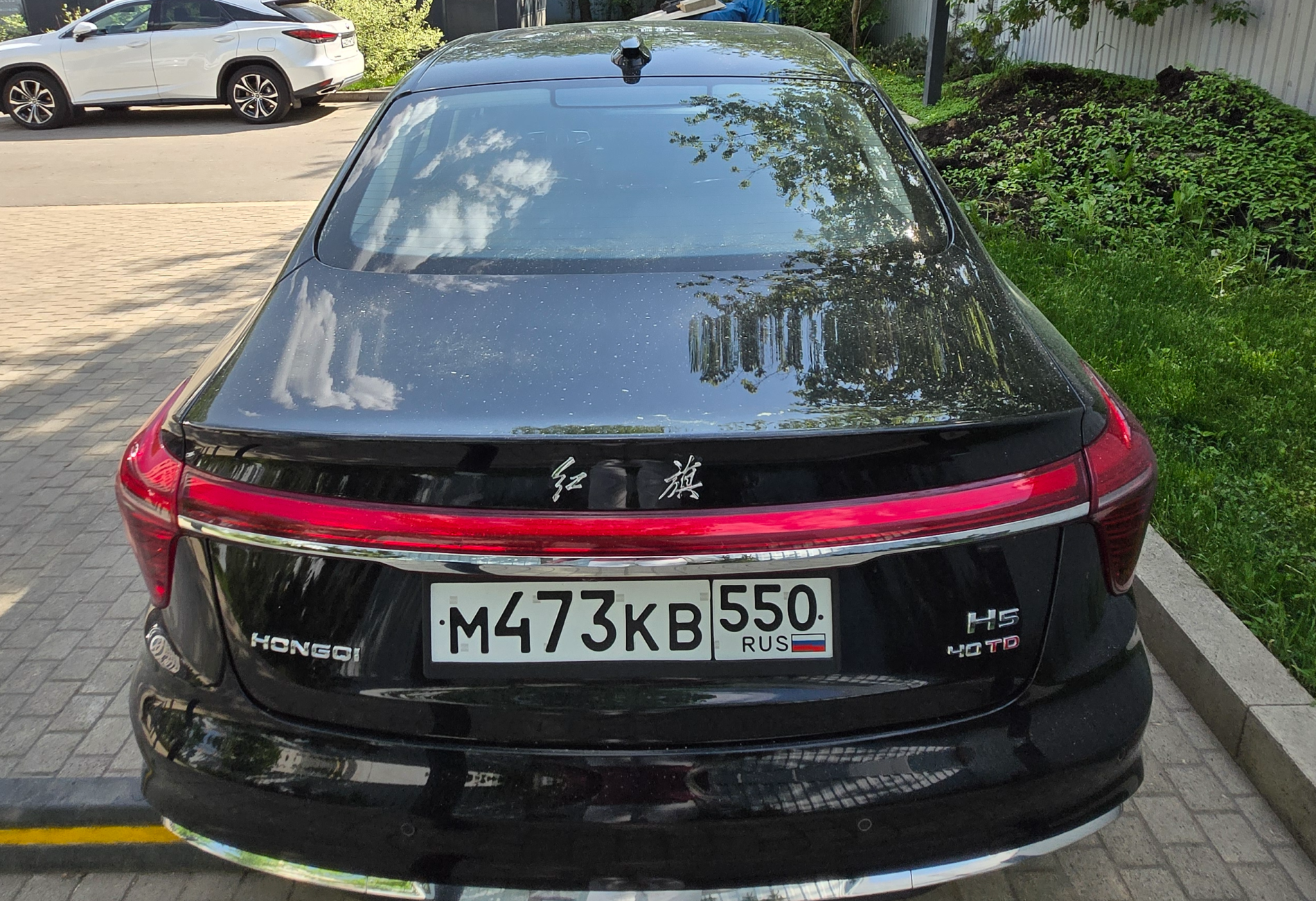 Аренда hongqi h5 бизнес класса 2024 года в городе Москва Сокольники от 6400 руб./сутки, передний привод, двигатель: бензин, объем 2 литра, каско (Мультидрайв), ОСАГО (Мультидрайв), без водителя, недорого, вид 5 - RentRide