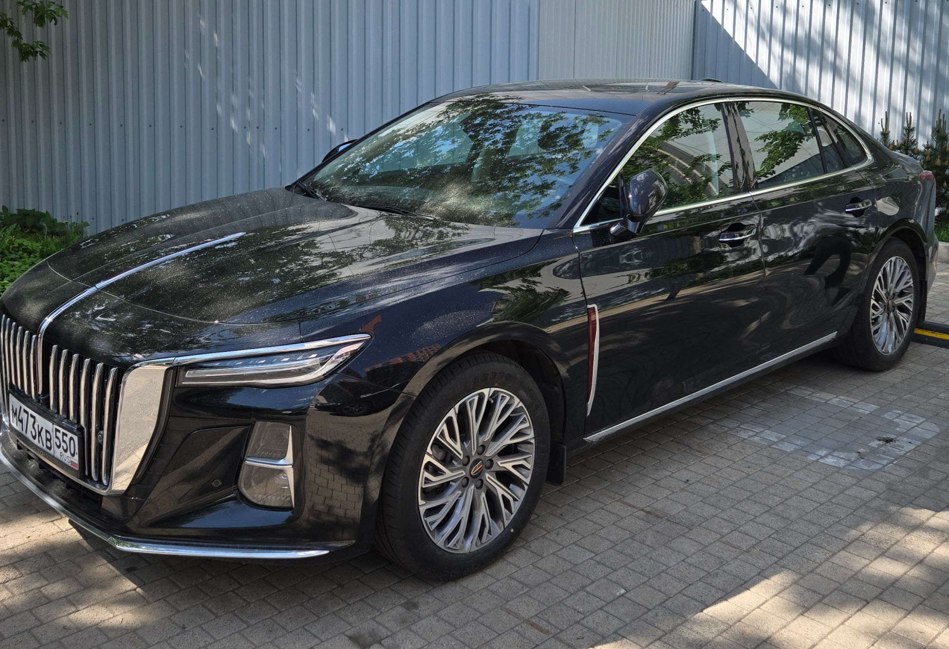 Аренда hongqi h5 бизнес класса 2024 года в городе Москва Сокольники от 6400 руб./сутки, передний привод, двигатель: бензин, объем 2 литра, каско (Мультидрайв), ОСАГО (Мультидрайв), без водителя, недорого - RentRide
