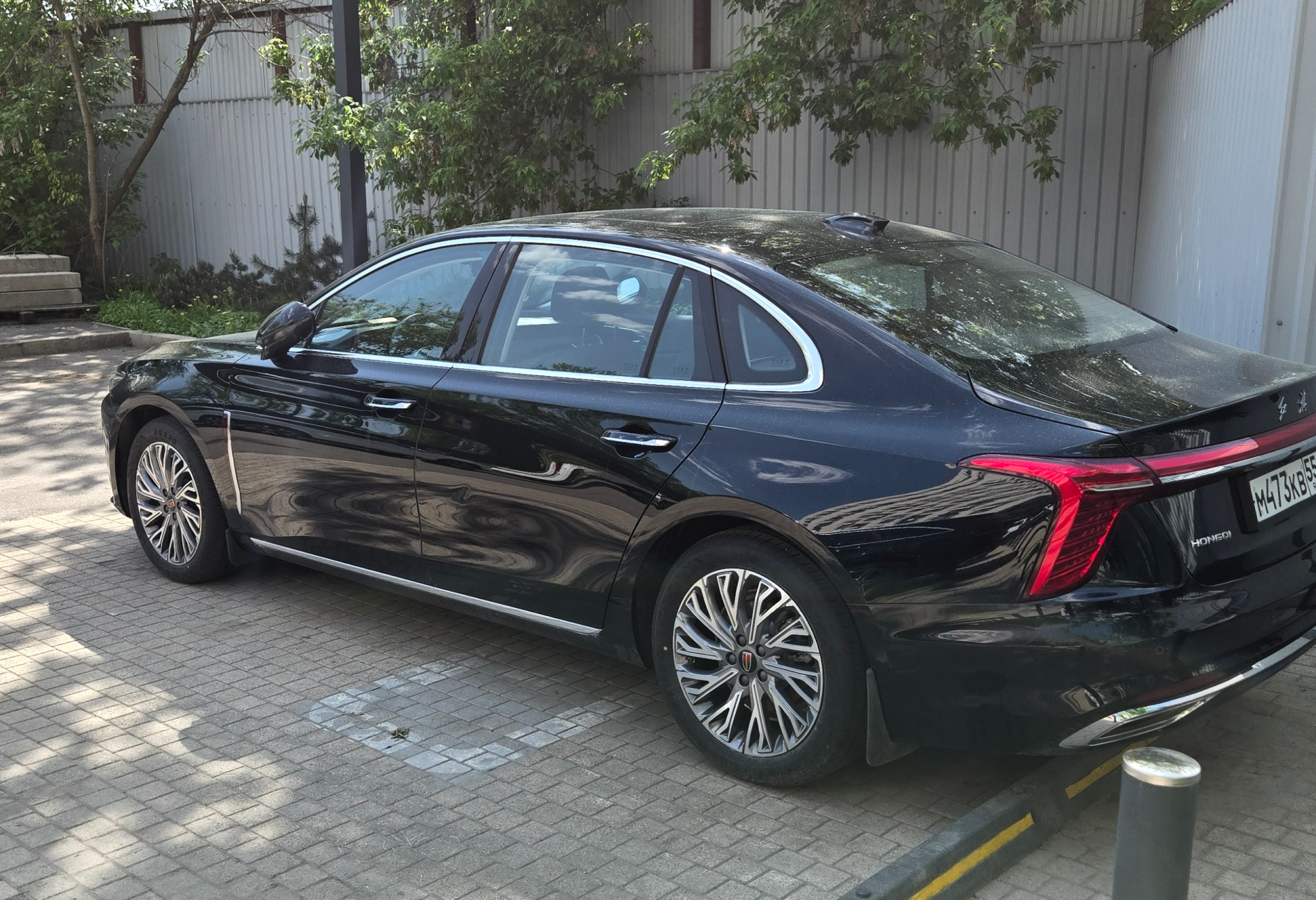 Аренда hongqi h5 бизнес класса 2024 года в городе Москва Сокольники от 6400 руб./сутки, передний привод, двигатель: бензин, объем 2 литра, каско (Мультидрайв), ОСАГО (Мультидрайв), без водителя, недорого, вид 2 - RentRide