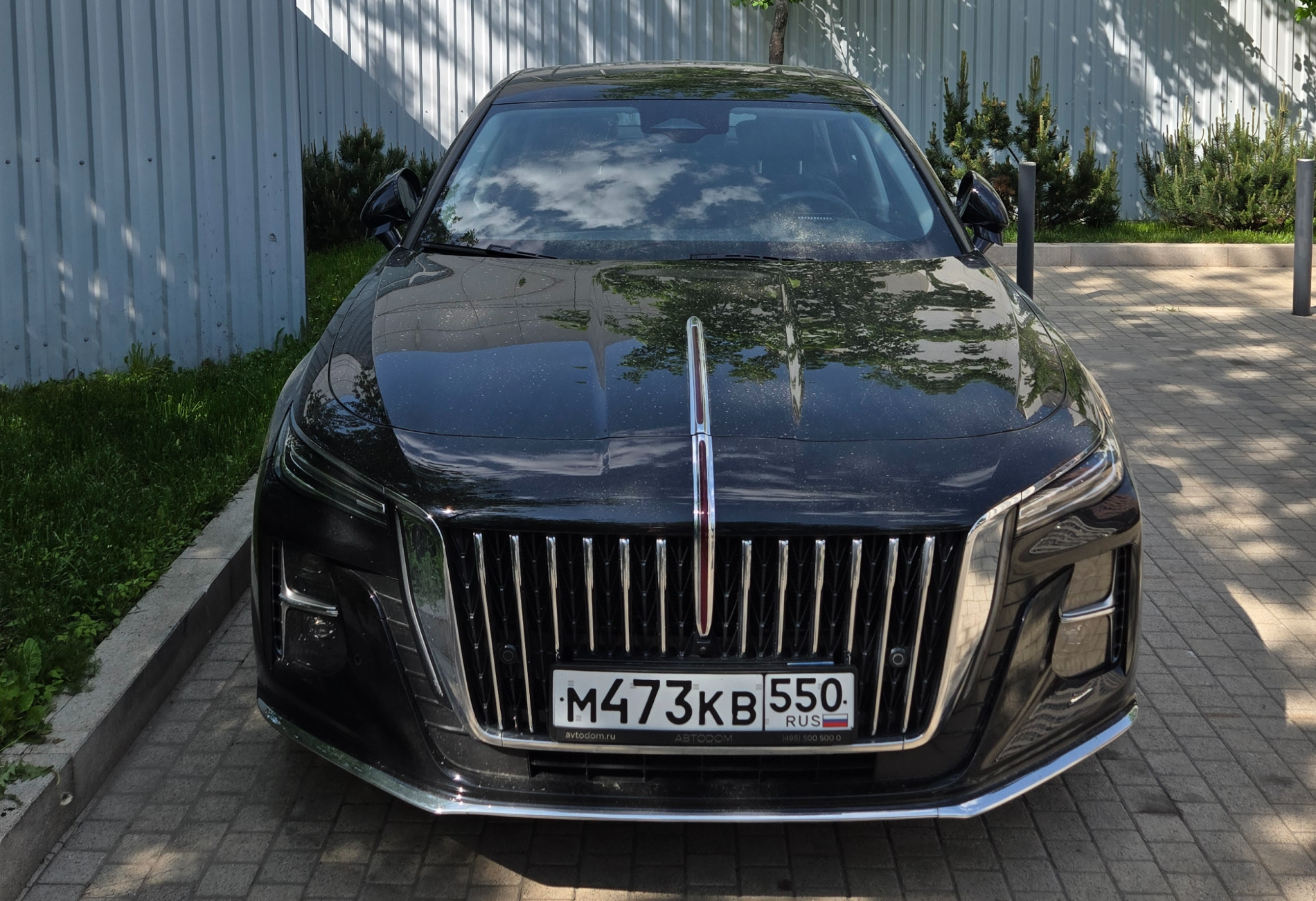 Аренда hongqi h5 бизнес класса 2024 года в городе Москва Сокольники от 6400 руб./сутки, передний привод, двигатель: бензин, объем 2 литра, каско (Мультидрайв), ОСАГО (Мультидрайв), без водителя, недорого, вид 3 - RentRide