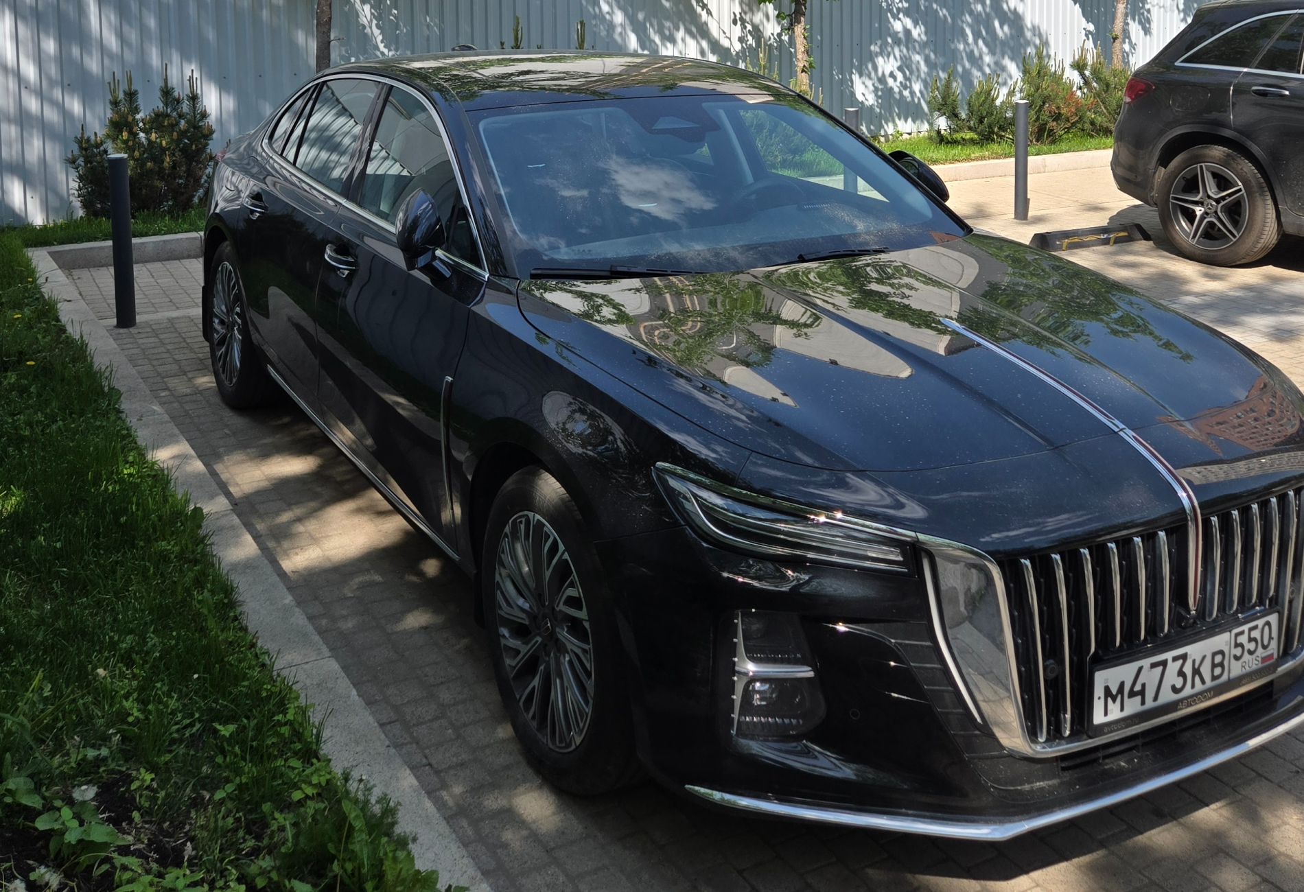 Аренда hongqi h5 бизнес класса 2024 года в городе Москва Сокольники от 6400 руб./сутки, передний привод, двигатель: бензин, объем 2 литра, каско (Мультидрайв), ОСАГО (Мультидрайв), без водителя, недорого, вид 4 - RentRide