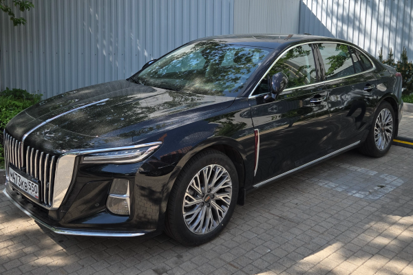 Прокат авто hongqi h5 бизнес класса 2024 года в городе Москва Сокольники от 6400 руб./сутки, передний привод, двигатель: бензин, объем 2 литра, каско (Мультидрайв), ОСАГО (Мультидрайв), без водителя, недорого - RentRide