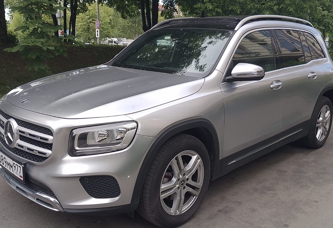 Аренда mercedes-benz glb стандарт класса 2020 года в городе Москва Щелковская от 4800 руб./сутки, передний привод, двигатель: бензин, объем 1.3 литра, ОСАГО (Мультидрайв), без водителя, недорого, вид 2 - RentRide