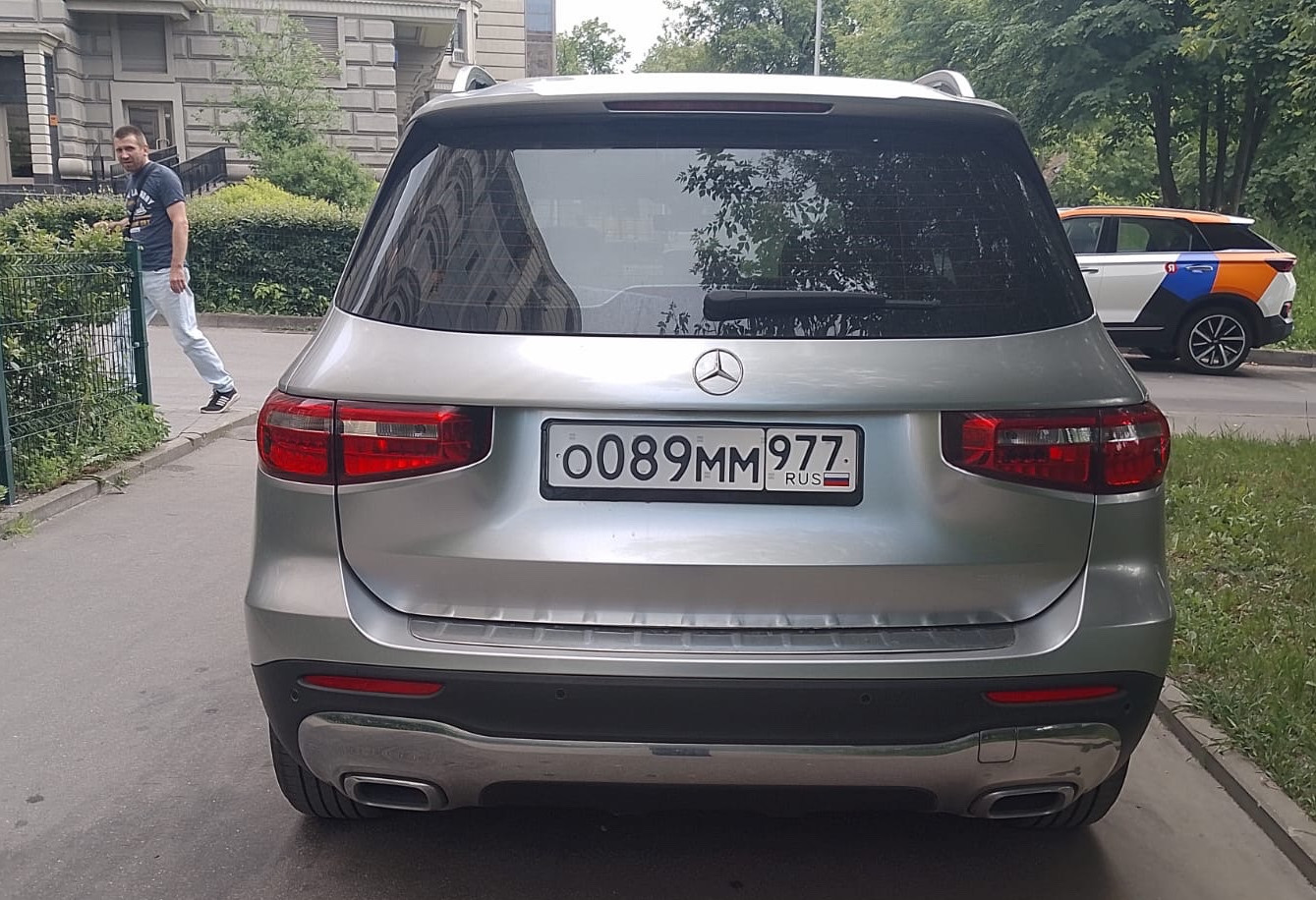 Аренда mercedes-benz glb стандарт класса 2020 года в городе Москва Щелковская от 4800 руб./сутки, передний привод, двигатель: бензин, объем 1.3 литра, ОСАГО (Мультидрайв), без водителя, недорого, вид 5 - RentRide