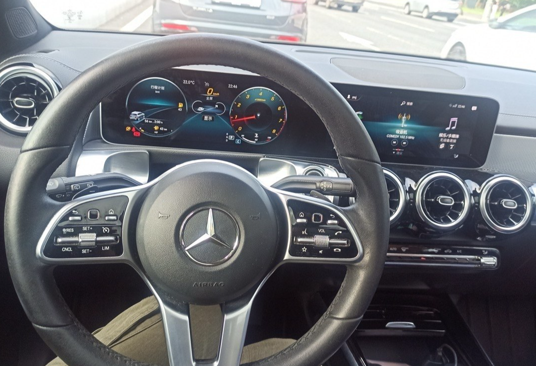 Аренда mercedes-benz glb бизнес класса 2020 года в городе Москва Щелковская от 5200 руб./сутки, передний привод, двигатель: бензин, объем 1.3 литра, ОСАГО (Мультидрайв), без водителя, недорого, вид 3 - RentRide
