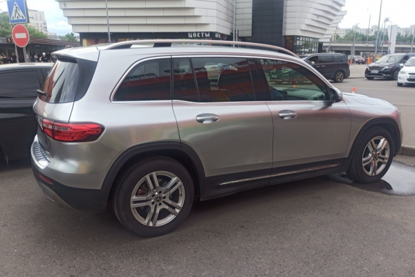 Прокат авто mercedes-benz glb бизнес класса 2020 года в городе Москва Щелковская от 5200 руб./сутки, передний привод, двигатель: бензин, объем 1.3 литра, ОСАГО (Мультидрайв), без водителя, недорого - RentRide