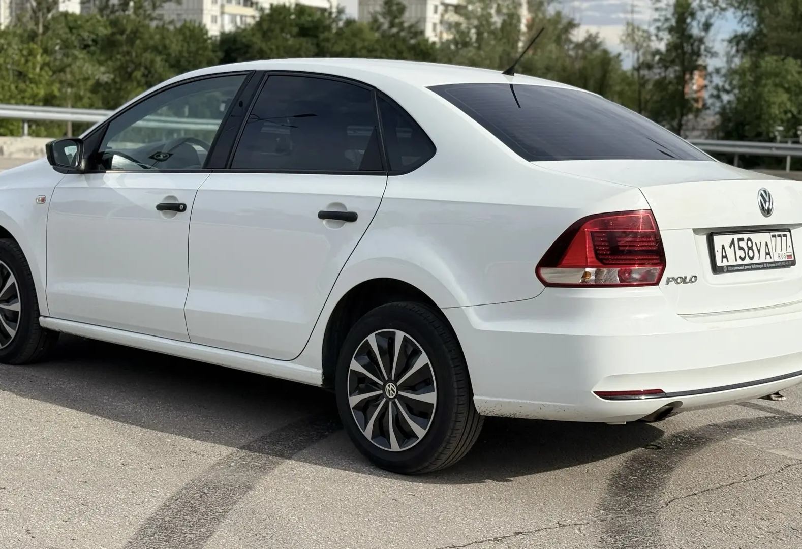 Аренда volkswagen polo эконом класса 2016 года в городе Москва Медведково от 2000 руб./сутки, передний привод, двигатель: бензин, объем 1.6 литров, ОСАГО (Мультидрайв), без водителя, недорого, вид 11 - RentRide