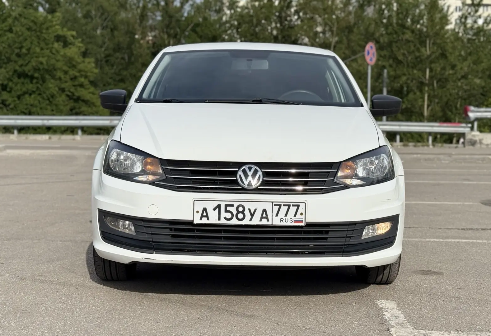 Аренда volkswagen polo эконом класса 2016 года в городе Москва Медведково от 2000 руб./сутки, передний привод, двигатель: бензин, объем 1.6 литров, ОСАГО (Мультидрайв), без водителя, недорого, вид 9 - RentRide