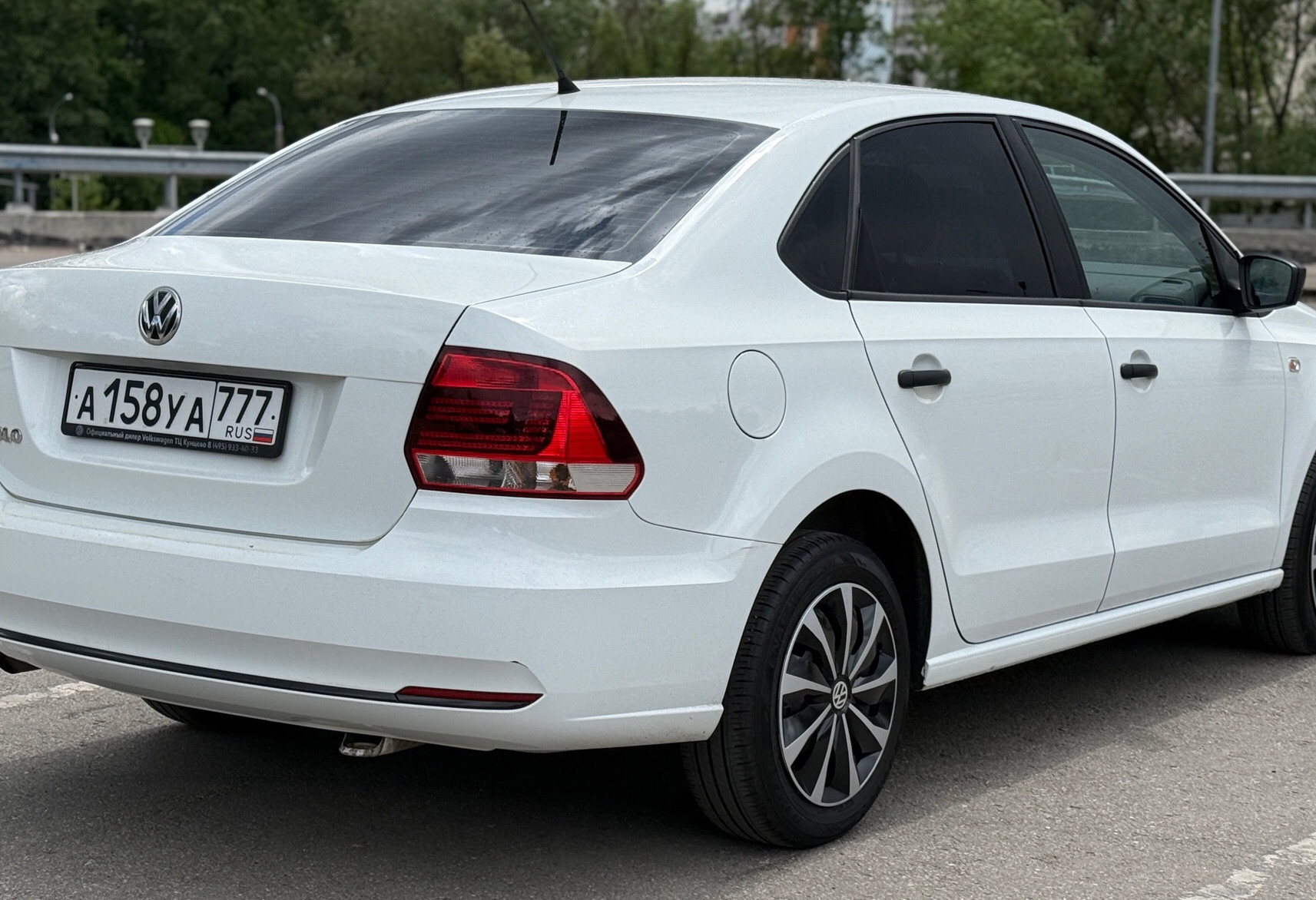 Аренда volkswagen polo эконом класса 2016 года в городе Москва Медведково от 2080 руб./сутки, передний привод, двигатель: бензин, объем 1.6 литров, ОСАГО (Мультидрайв), без водителя, недорого, вид 5 - RentRide