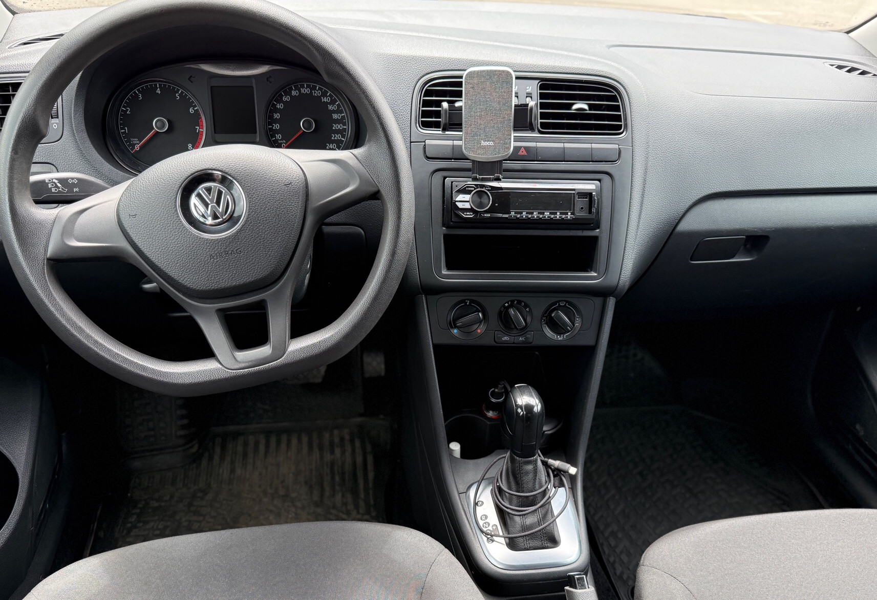 Аренда volkswagen polo эконом класса 2016 года в городе Москва Медведково от 2080 руб./сутки, передний привод, двигатель: бензин, объем 1.6 литров, ОСАГО (Мультидрайв), без водителя, недорого, вид 8 - RentRide