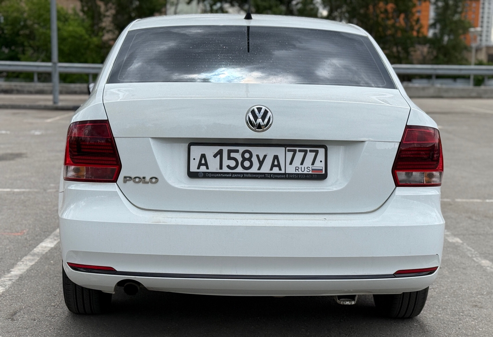 Аренда volkswagen polo эконом класса 2016 года в городе Москва Медведково от 2080 руб./сутки, передний привод, двигатель: бензин, объем 1.6 литров, ОСАГО (Мультидрайв), без водителя, недорого, вид 4 - RentRide