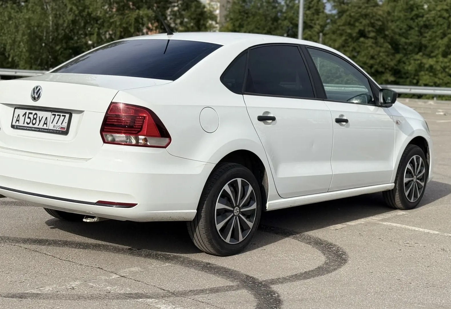 Аренда volkswagen polo эконом класса 2016 года в городе Москва Медведково от 2000 руб./сутки, передний привод, двигатель: бензин, объем 1.6 литров, ОСАГО (Мультидрайв), без водителя, недорого, вид 13 - RentRide