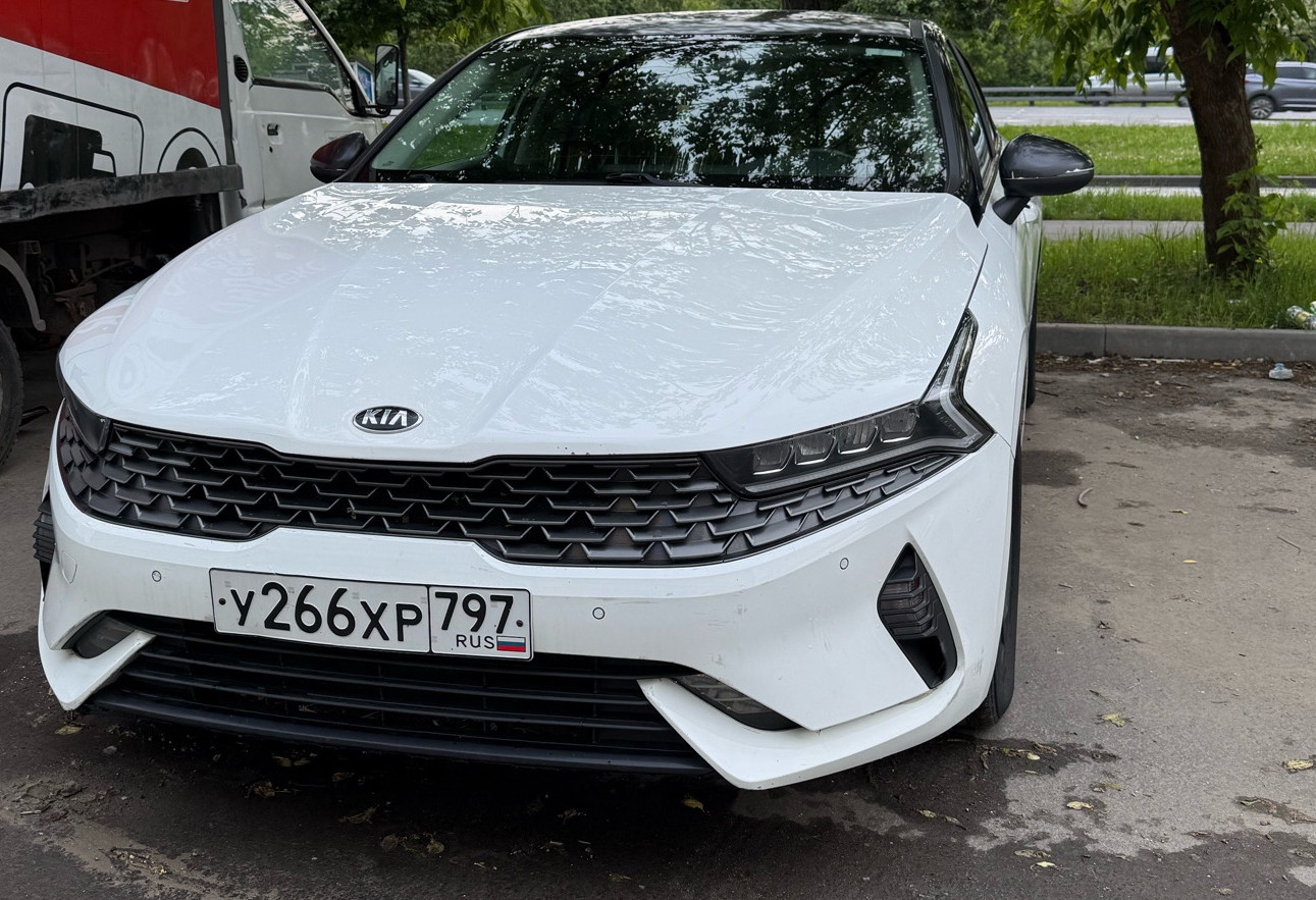 Аренда kia k5 комфорт класса 2021 года в городе Москва Нагорная от 5592 руб./сутки, передний привод, двигатель: бензин, объем 2 литра, без водителя, недорого - RentRide