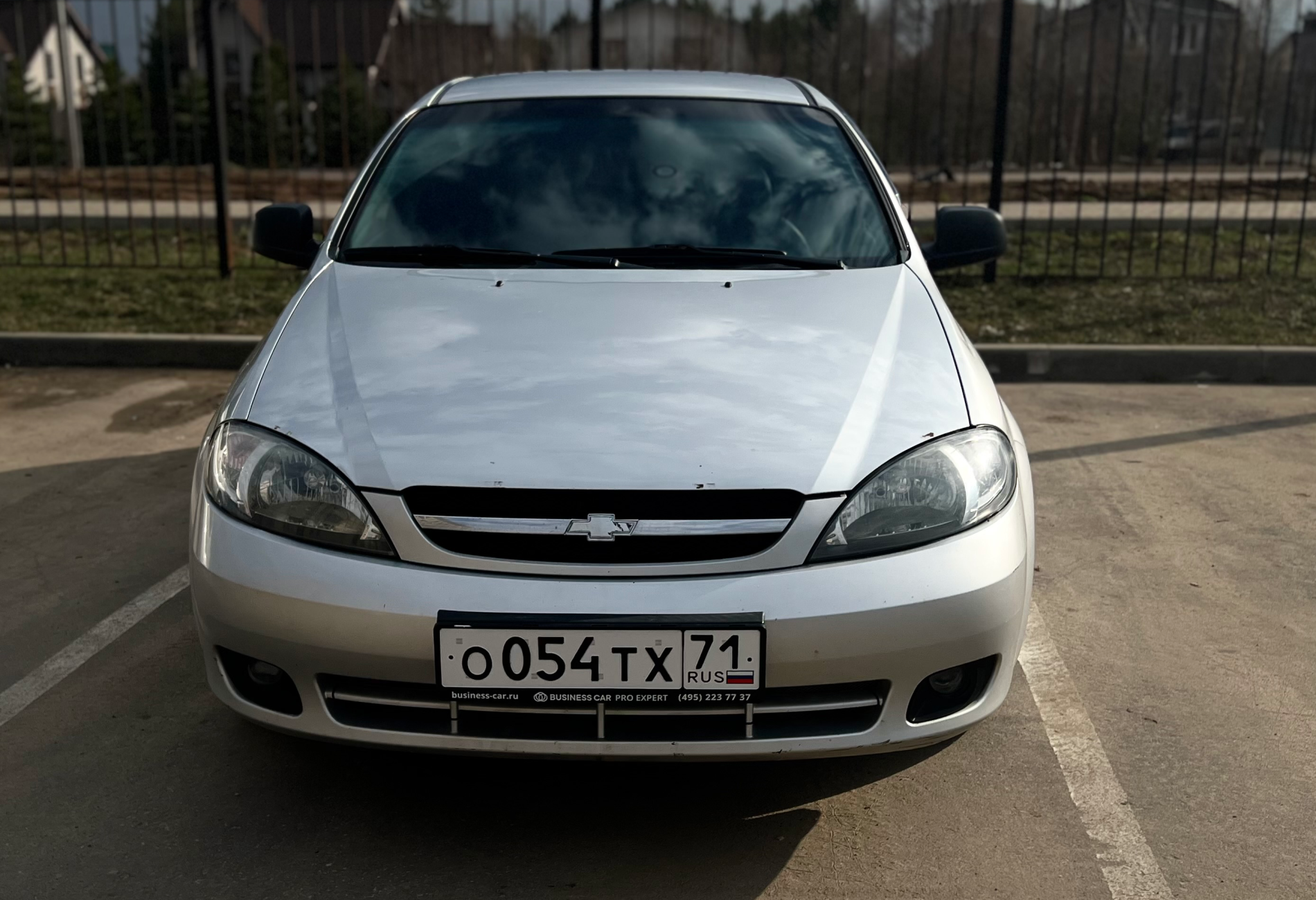 Аренда chevrolet lacetti эконом класса 2010 года в городе Москва от 2000 руб./сутки, передний привод, двигатель: газ, объем 1.4 литра, ОСАГО (Впишу в полис), без водителя, недорого - RentRide