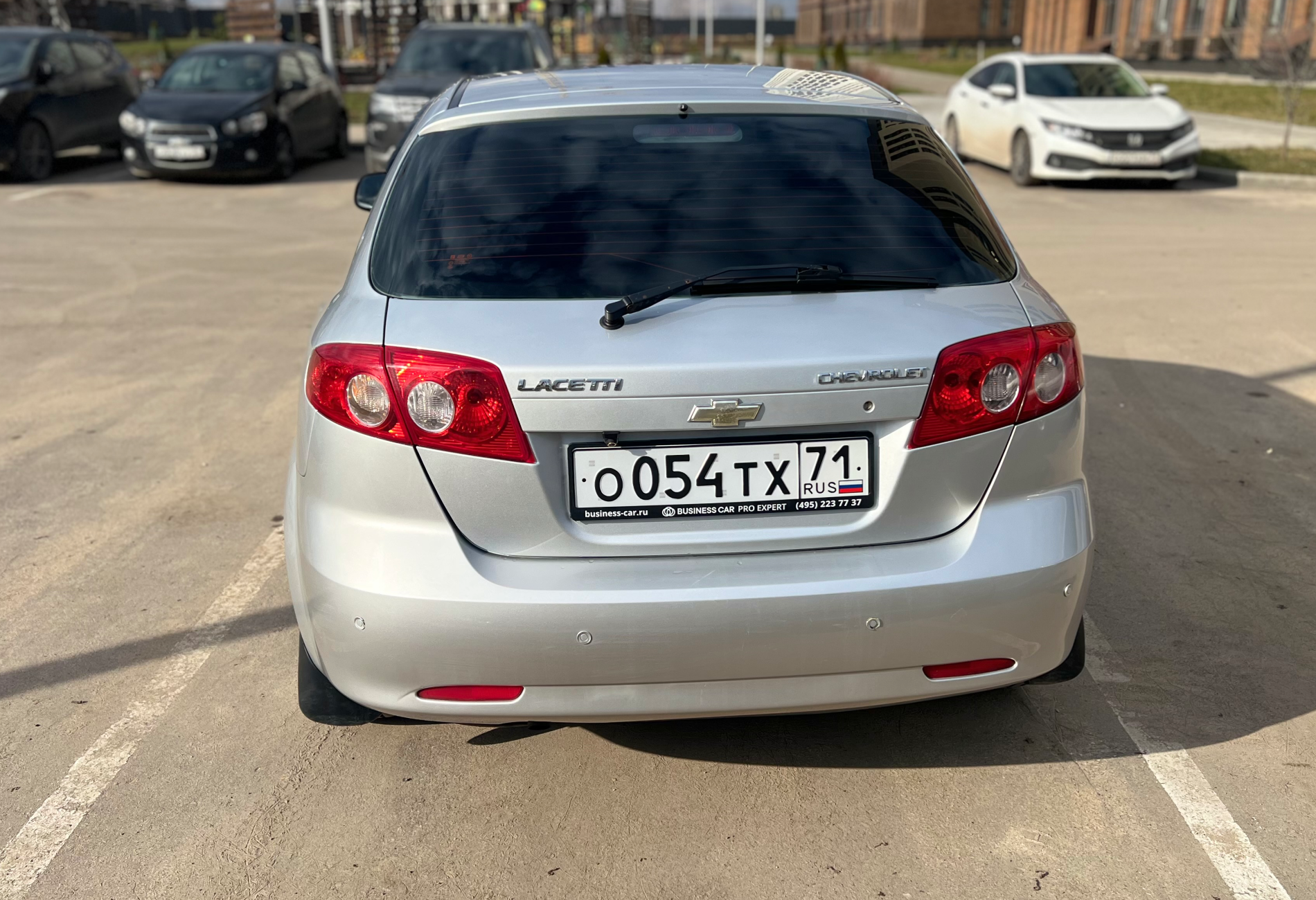 Аренда chevrolet lacetti эконом класса 2010 года в городе Москва от 2000 руб./сутки, передний привод, двигатель: газ, объем 1.4 литра, ОСАГО (Впишу в полис), без водителя, недорого, вид 4 - RentRide