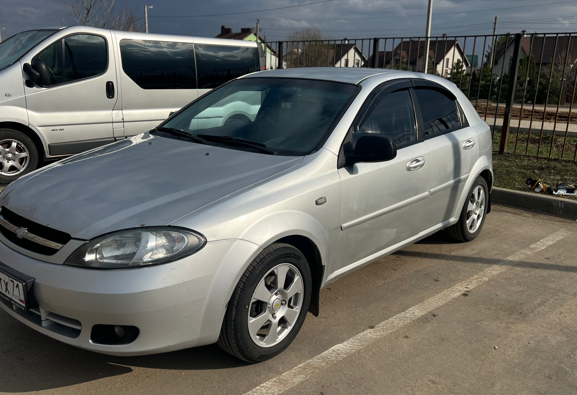 Аренда chevrolet lacetti эконом класса 2010 года в городе Москва от 2000 руб./сутки, передний привод, двигатель: газ, объем 1.4 литра, ОСАГО (Впишу в полис), без водителя, недорого, вид 3 - RentRide