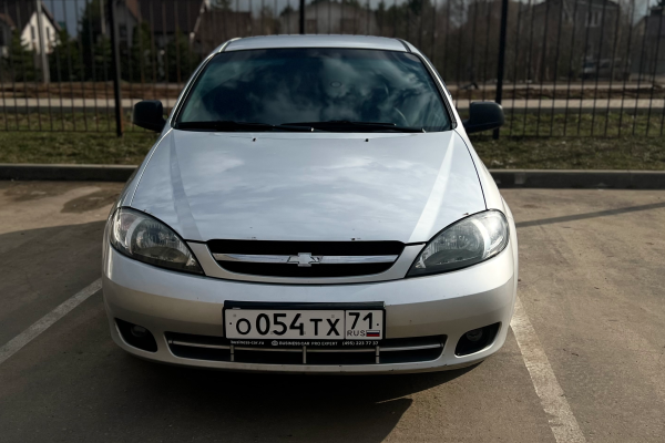 Прокат авто chevrolet lacetti эконом класса 2010 года в городе Тула от 2000 руб./сутки, передний привод, двигатель: газ, объем 1.4 литра, ОСАГО (Впишу в полис), без водителя, недорого - RentRide