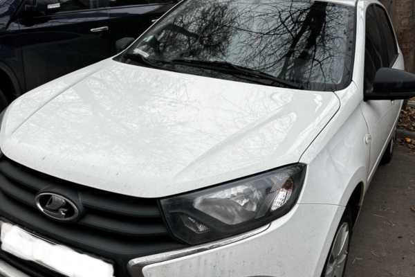 Прокат авто lada granta эконом класса 2022 года в городе Красноярск от 1520 руб./сутки, передний привод, двигатель: бензин, объем 1.6 литров, ОСАГО (Впишу в полис), без водителя, недорого - RentRide