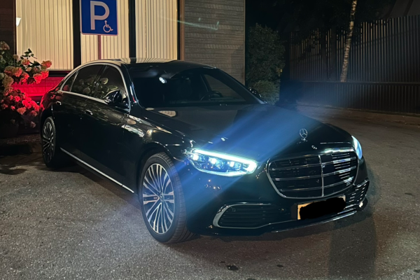 Прокат авто mercedes-benz s-klass премиум класса 2021 года в городе Москва Саларьево от 22000 руб./сутки, полный привод, двигатель: бензин, объем 3 литра, каско (Мультидрайв), ОСАГО (Мультидрайв), без водителя, недорого - RentRide