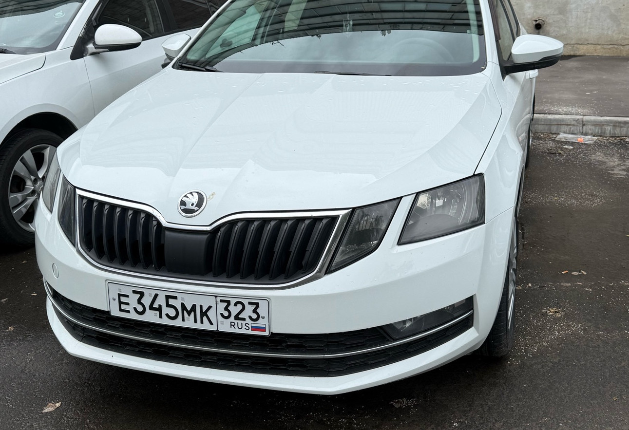 Аренда skoda octavia эконом класса 2017 года в городе Москва Нагорная от 3192 руб./сутки, передний привод, двигатель: бензин, объем 1.6 литров, ОСАГО (Впишу в полис), без водителя, недорого - RentRide