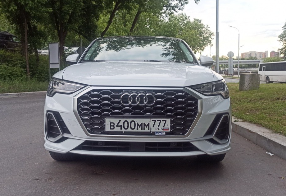Аренда audi q3-sportback бизнес класса 2020 года в городе Москва Щелковская от 6000 руб./сутки, передний привод, двигатель: бензин, объем 1.4 литра, ОСАГО (Мультидрайв), без водителя, недорого, вид 2 - RentRide