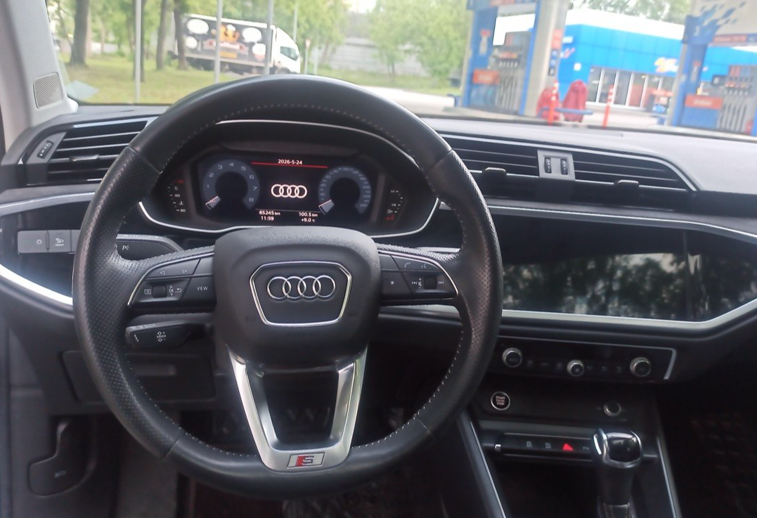Аренда audi q3-sportback бизнес класса 2020 года в городе Москва Щелковская от 6000 руб./сутки, передний привод, двигатель: бензин, объем 1.4 литра, ОСАГО (Мультидрайв), без водителя, недорого, вид 3 - RentRide