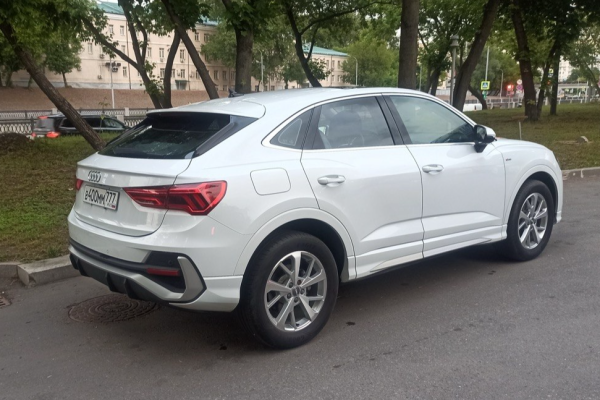 Прокат авто audi q3-sportback бизнес класса 2020 года в городе Москва Щелковская от 6000 руб./сутки, передний привод, двигатель: бензин, объем 1.4 литра, ОСАГО (Мультидрайв), без водителя, недорого - RentRide