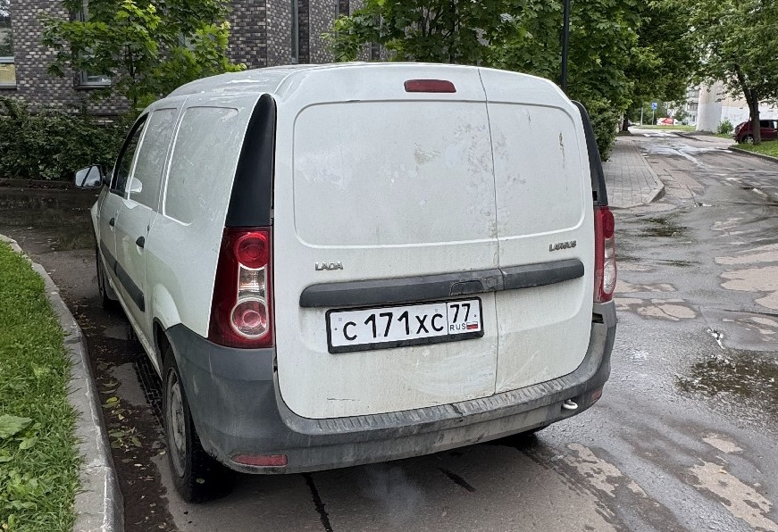 Аренда lada-vaz largus эконом класса 2017 года в городе Москва Бабушкинская от 2000 руб./сутки, передний привод, двигатель: бензин, объем 1.5 литров, ОСАГО (Впишу в полис), без водителя, недорого, вид 3 - RentRide