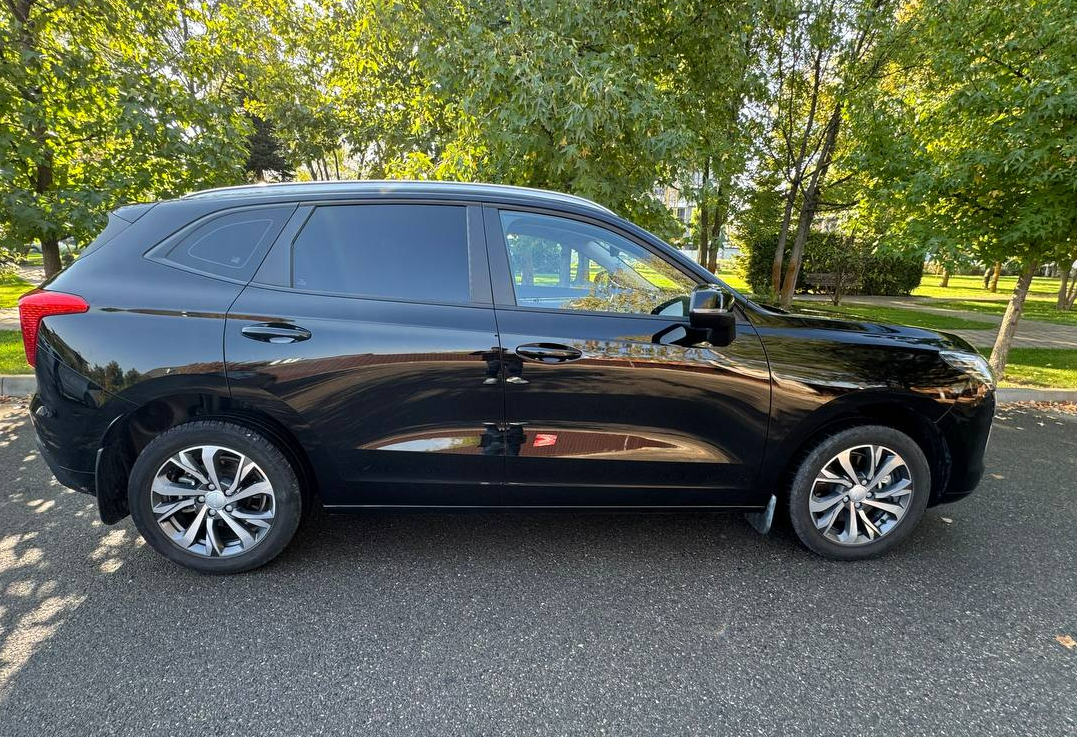 Аренда haval jolion комфорт класса 2023 года в городе Москва от 4000 руб./сутки, полный привод, двигатель: бензин, объем 1.5 литров, ОСАГО (Мультидрайв), без водителя, недорого, вид 4 - RentRide