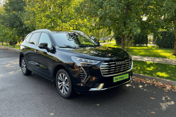 Прокат авто haval jolion комфорт класса 2023 года в городе Краснодар от 4000 руб./сутки, полный привод, двигатель: бензин, объем 1.5 литров, ОСАГО (Мультидрайв), без водителя, недорого - RentRide