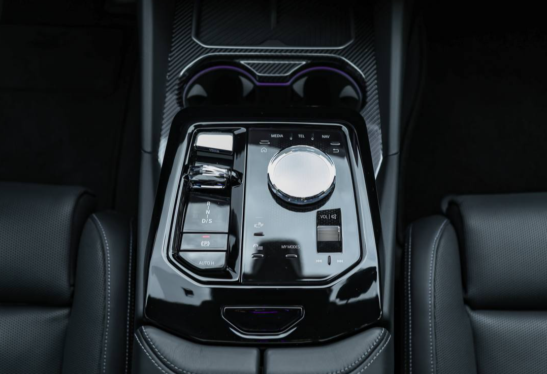 Аренда bmw 5-serii бизнес класса 2023 года в городе Москва Авиамоторная от 16000 руб./сутки, полный привод, двигатель: бензин, объем 2 литра, каско (Мультидрайв), ОСАГО (Мультидрайв), без водителя, недорого, вид 4 - RentRide