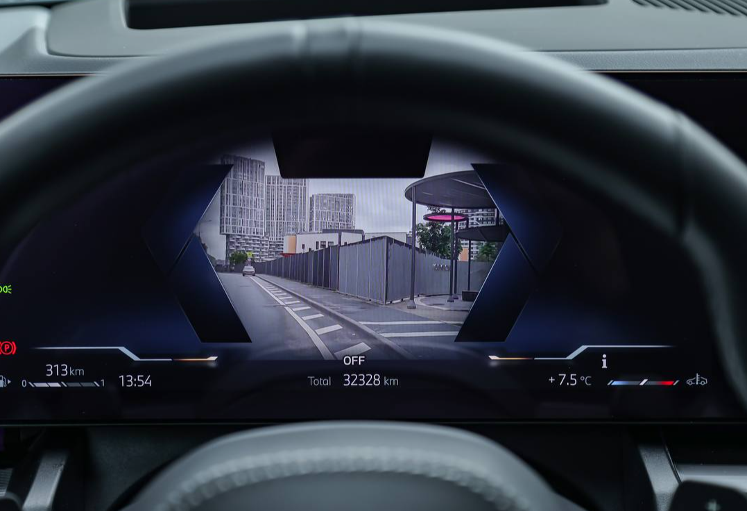 Аренда bmw 5-serii бизнес класса 2023 года в городе Москва Авиамоторная от 16000 руб./сутки, полный привод, двигатель: бензин, объем 2 литра, каско (Мультидрайв), ОСАГО (Мультидрайв), без водителя, недорого, вид 5 - RentRide