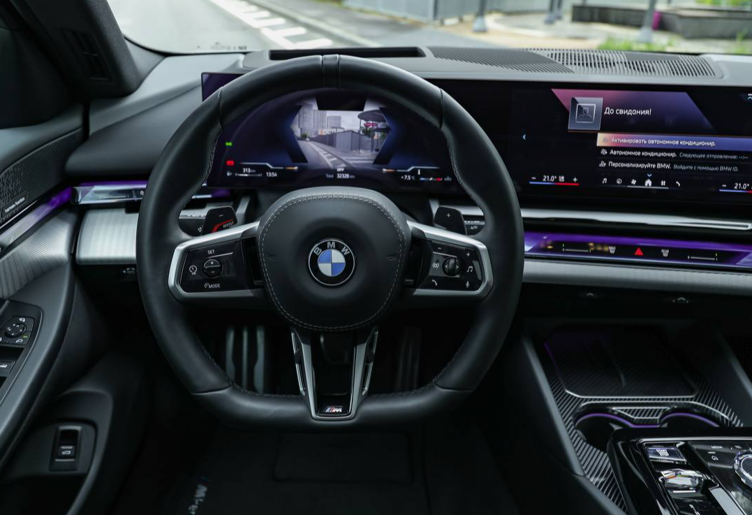 Аренда bmw 5-serii бизнес класса 2023 года в городе Москва Авиамоторная от 16000 руб./сутки, полный привод, двигатель: бензин, объем 2 литра, каско (Мультидрайв), ОСАГО (Мультидрайв), без водителя, недорого, вид 6 - RentRide