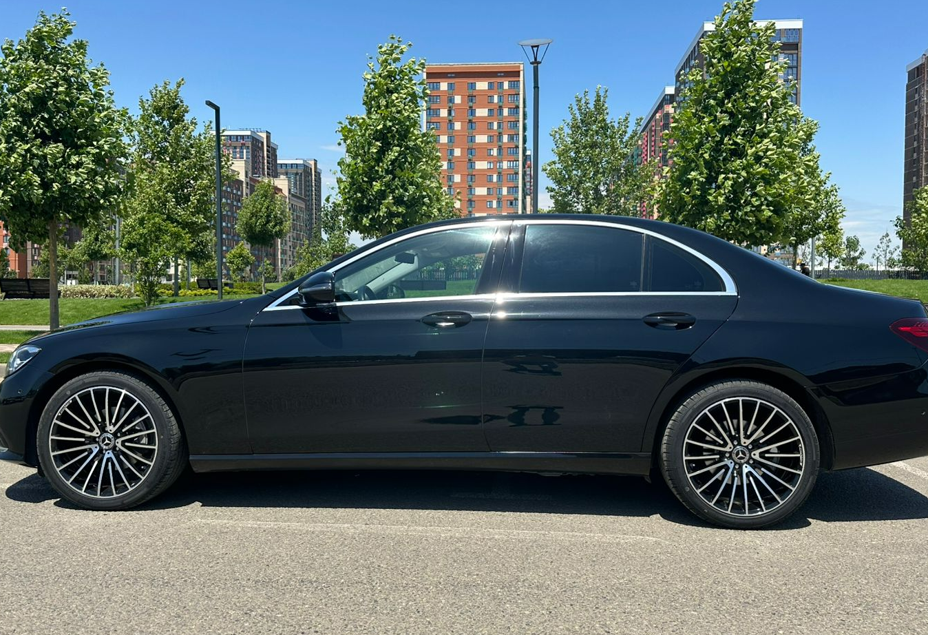 Аренда mercedes-benz e-klass бизнес класса 2021 года в городе Москва от 8792 руб./сутки, задний привод, двигатель: дизель, объем 1.6 литров, ОСАГО (Мультидрайв), без водителя, недорого, вид 6 - RentRide