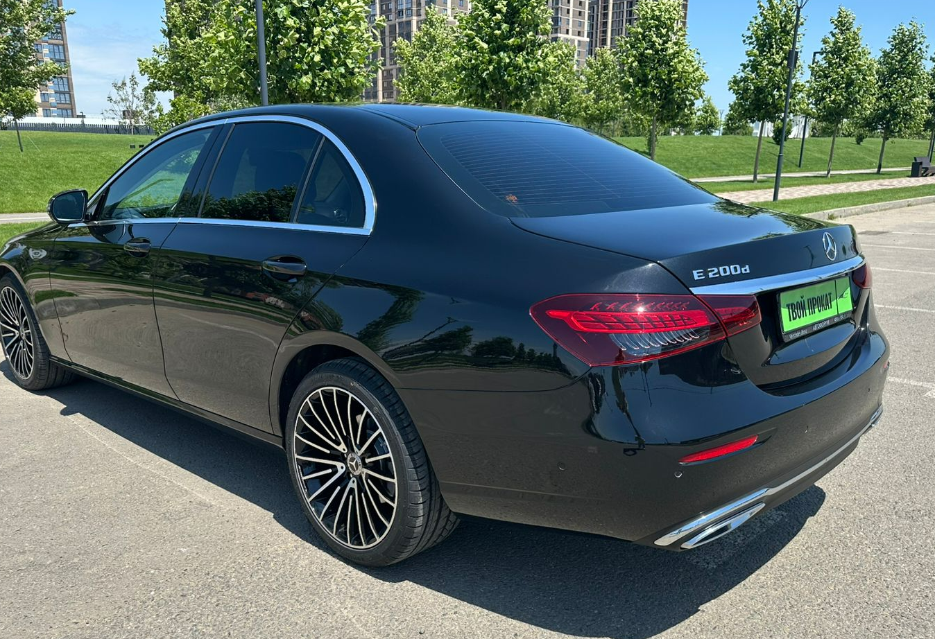 Аренда mercedes-benz e-klass бизнес класса 2021 года в городе Москва от 8792 руб./сутки, задний привод, двигатель: дизель, объем 1.6 литров, ОСАГО (Мультидрайв), без водителя, недорого, вид 3 - RentRide