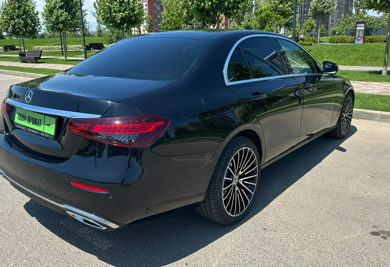 Аренда mercedes-benz e-klass бизнес класса 2021 года в городе Москва от 8792 руб./сутки, задний привод, двигатель: дизель, объем 1.6 литров, ОСАГО (Мультидрайв), без водителя, недорого, вид 4 - RentRide