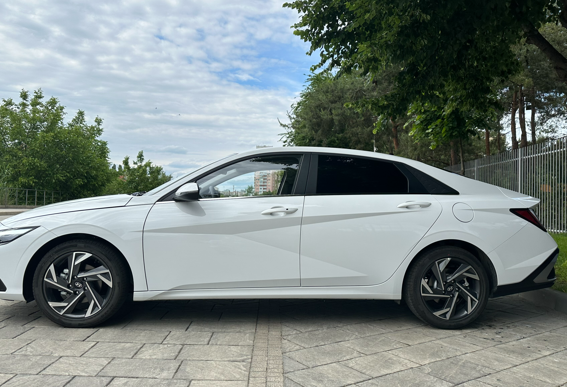 Аренда hyundai elantra комфорт класса 2023 года в городе Москва от 4400 руб./сутки, передний привод, двигатель: бензин, объем 1.5 литров, ОСАГО (Мультидрайв), без водителя, недорого, вид 6 - RentRide