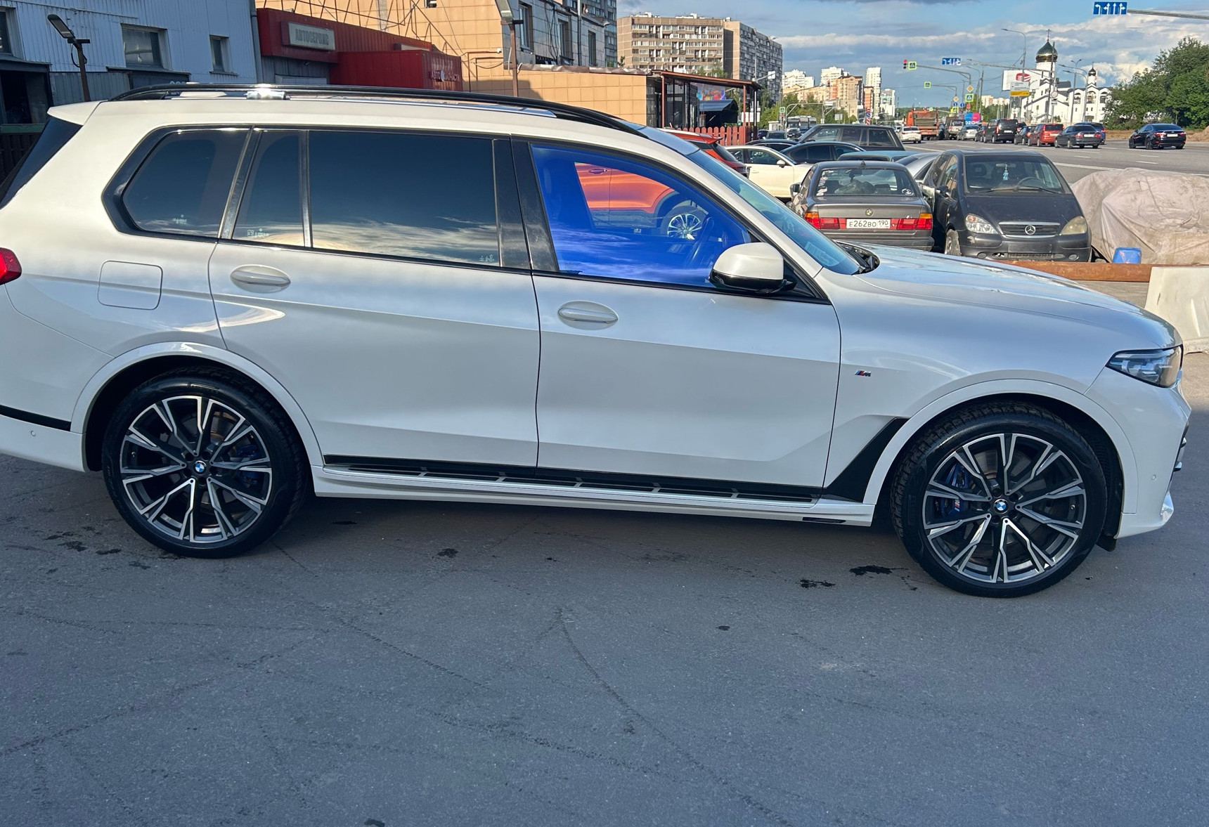 Аренда bmw x7 бизнес класса 2019 года в городе Москва Крюково от 20000 руб./сутки, полный привод, двигатель: бензин, объем 3 литра, каско (Впишу в полис), ОСАГО (Впишу в полис), без водителя, недорого, вид 2 - RentRide