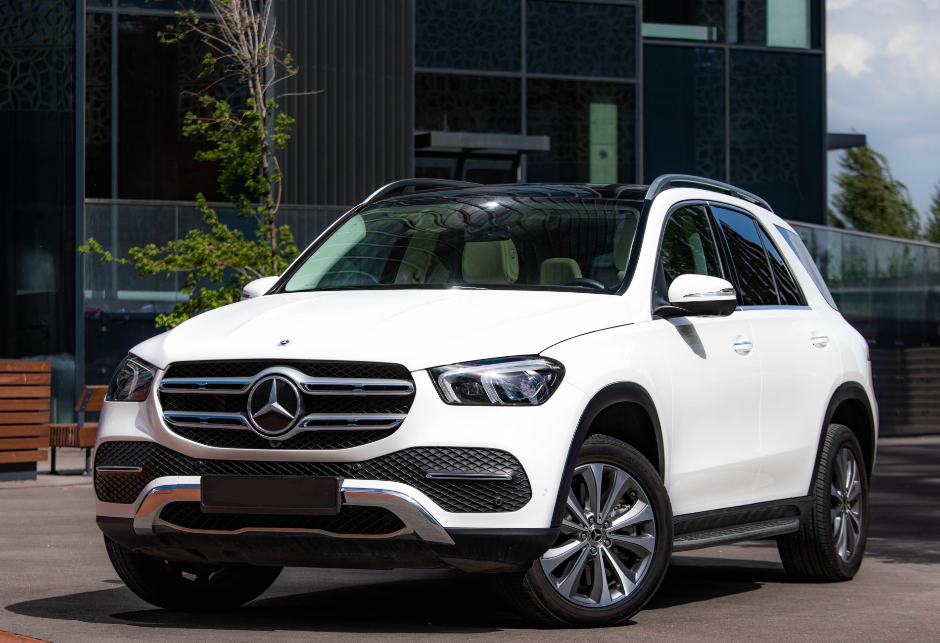Аренда mercedes-benz gle премиум класса 2022 года в городе Москва Профсоюзная от 16200 руб./сутки, полный привод, двигатель: бензин, объем 3 литра, ОСАГО (Впишу в полис), без водителя, недорого, вид 2 - RentRide