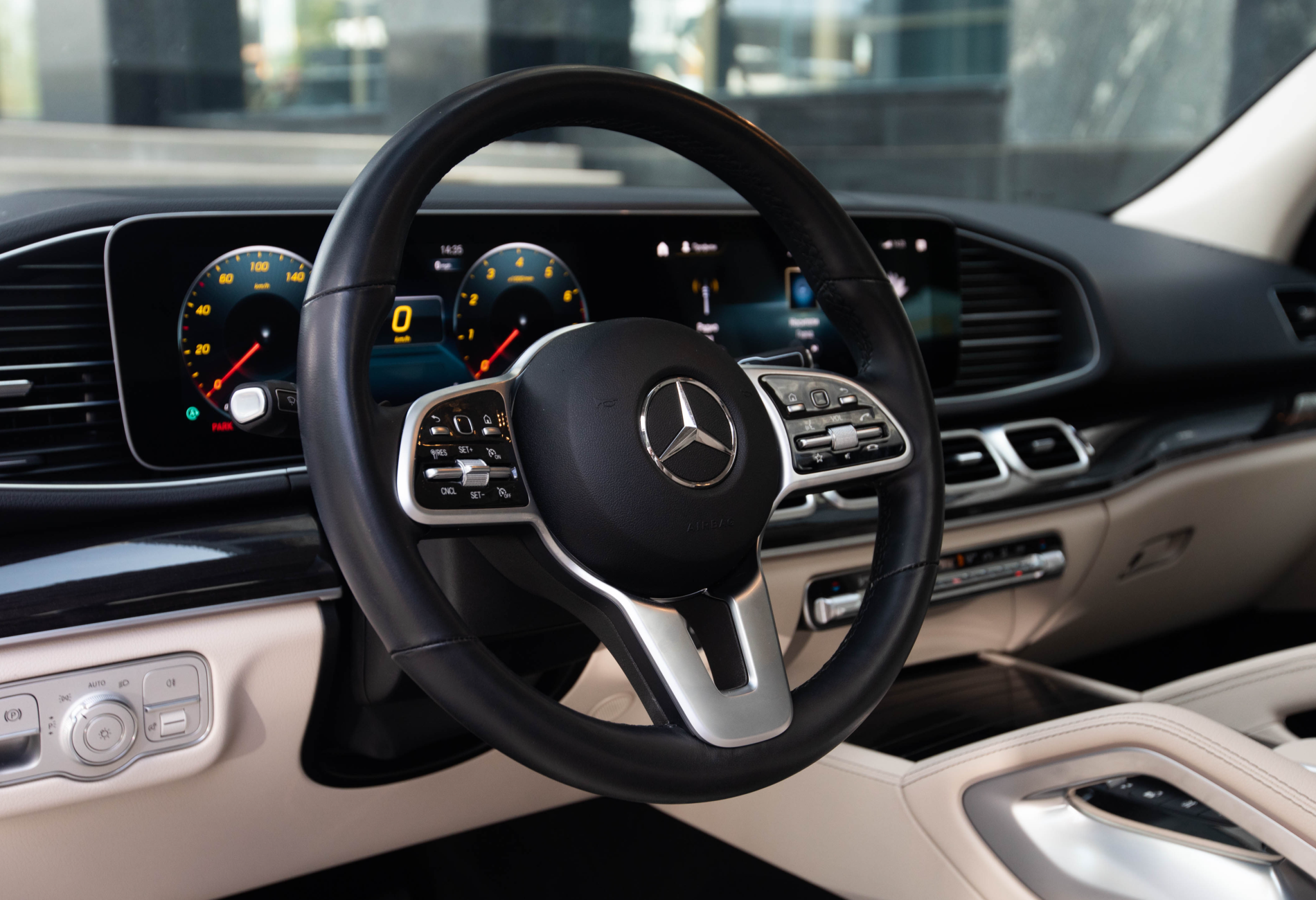 Аренда mercedes-benz gle премиум класса 2022 года в городе Москва Профсоюзная от 16200 руб./сутки, полный привод, двигатель: бензин, объем 3 литра, ОСАГО (Впишу в полис), без водителя, недорого, вид 5 - RentRide
