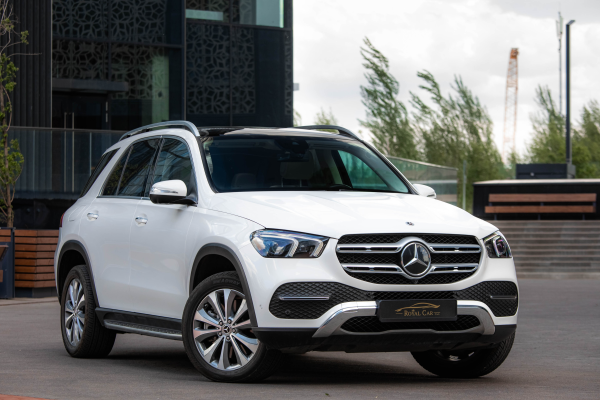 Прокат авто mercedes-benz gle премиум класса 2022 года в городе Москва Профсоюзная от 16200 руб./сутки, полный привод, двигатель: бензин, объем 3 литра, ОСАГО (Впишу в полис), без водителя, недорого - RentRide