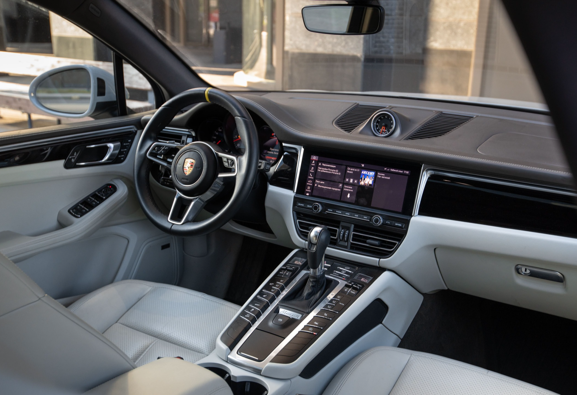 Аренда porsche macan премиум класса 2021 года в городе Москва от 13600 руб./сутки, полный привод, двигатель: бензин, объем 3 литра, ОСАГО (Мультидрайв), без водителя, недорого, вид 9 - RentRide