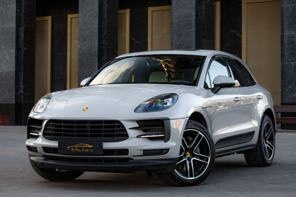 Прокат авто porsche macan премиум класса 2021 года в городе Москва от 13600 руб./сутки, полный привод, двигатель: бензин, объем 3 литра, ОСАГО (Мультидрайв), без водителя, недорого - RentRide