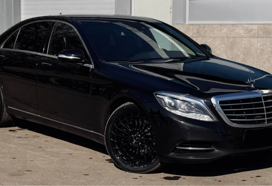 Аренда mercedes-benz s-klass премиум класса 2014 года в городе Москва от 11200 руб./сутки, полный привод, двигатель: дизель, объем 3 литра, ОСАГО (Мультидрайв), без водителя, недорого - RentRide