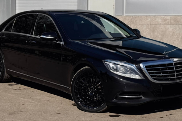 Прокат авто mercedes-benz s-klass премиум класса 2014 года в городе Санкт-Петербург от 11200 руб./сутки, полный привод, двигатель: дизель, объем 3 литра, ОСАГО (Мультидрайв), без водителя, недорого - RentRide